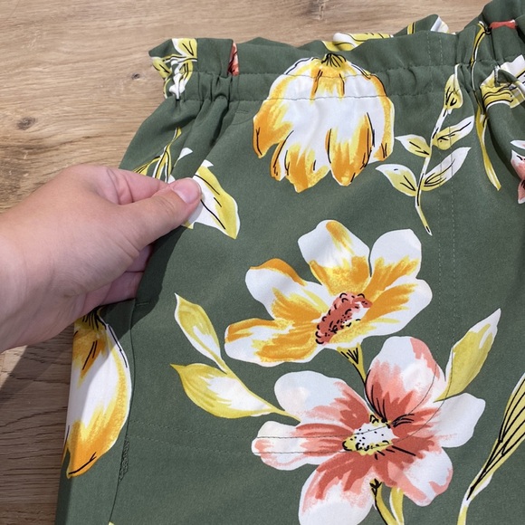 Jules & Leopold Floral Dress Capris - Picture 4 of 11